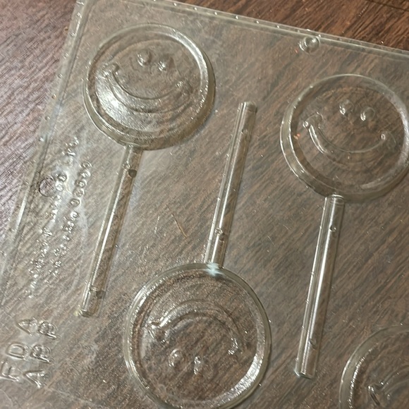 5 Wilton chocolate molds - Picture 6 of 6